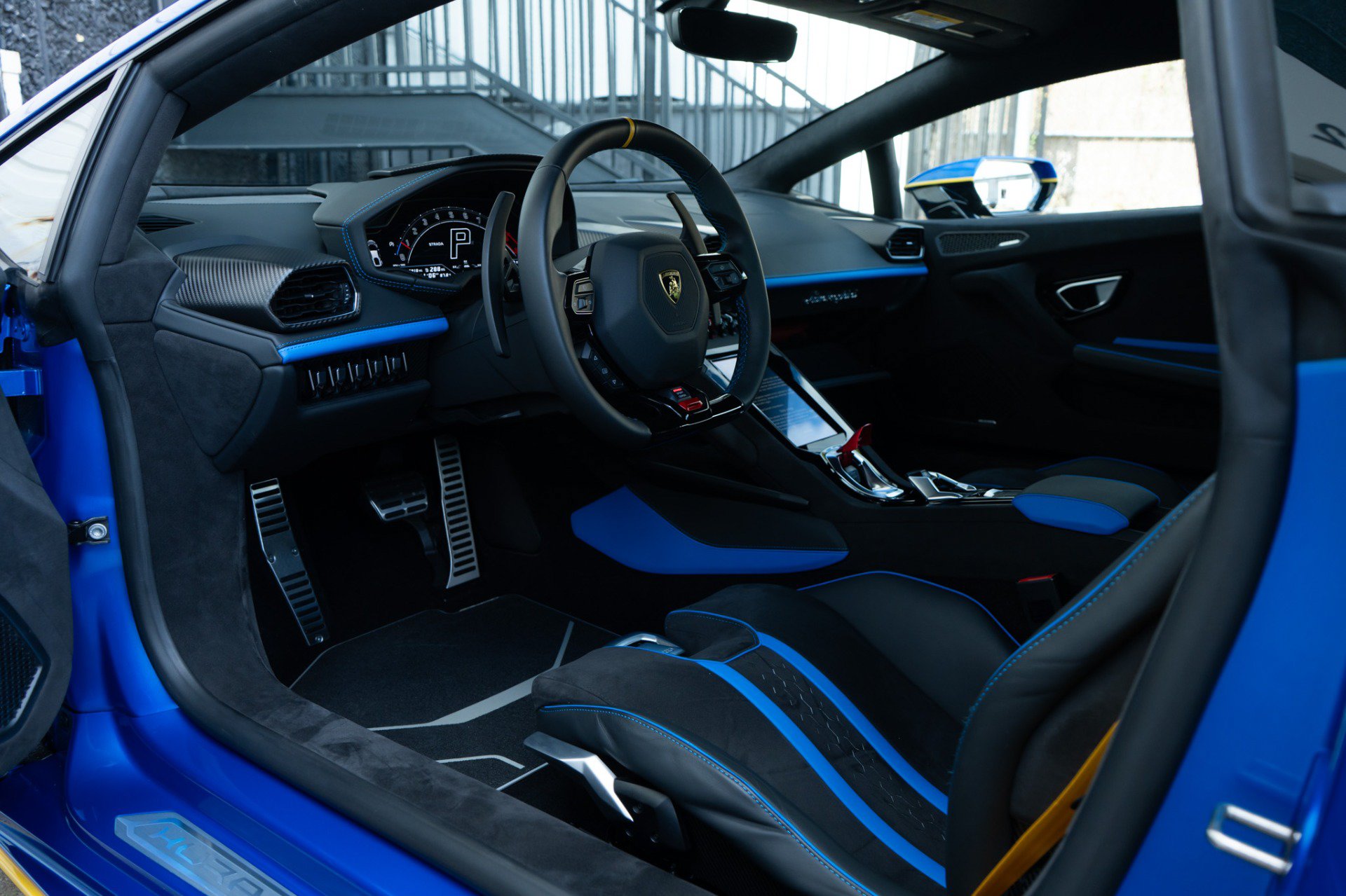 Used 2023 Lamborghini Huracan Tecnica RWD image 5