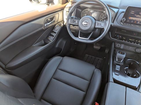 Used 2023 Nissan Rogue SV w/ SV Premium B Package image 17