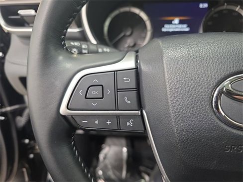 Used 2023 Toyota Highlander XLE image 17