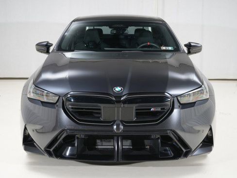 Used 2025 BMW M5 w/ Executive Package image 4