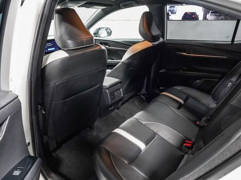 Used 2025 Toyota Camry SE FWD image 17