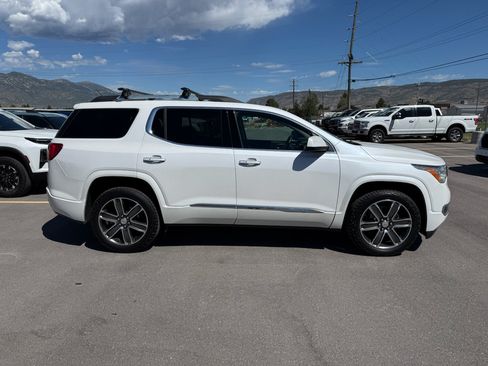 Used 2017 GMC Acadia Denali w/ Technology Package AWD/4WD image 4