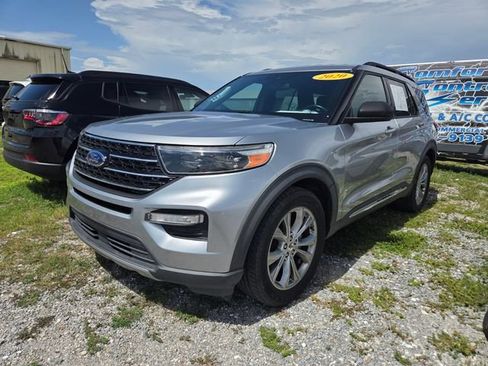 Used 2020 Ford Explorer XLT w/ Equipment Group 202A RWD image 3