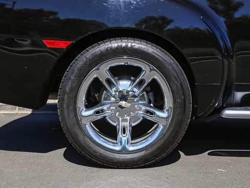 Used 2005 Chevrolet SSR w/ Preferred Equipment Group image 14