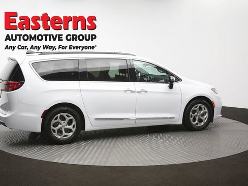 Used 2023 Chrysler Pacifica Limited FWD image 46