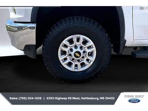 Used 2020 Chevrolet Silverado 2500 LT AWD/4WD image 7