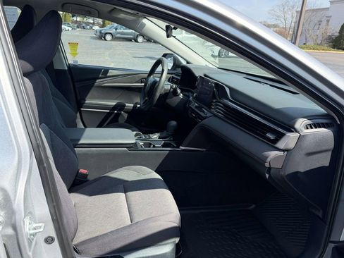 Used 2025 Toyota Camry LE image 12