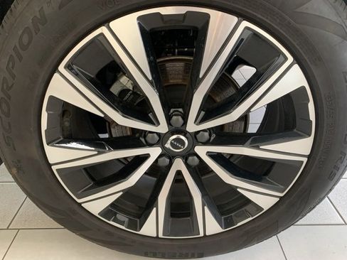 Certified 2025 Volvo XC60 B5 Plus image 7