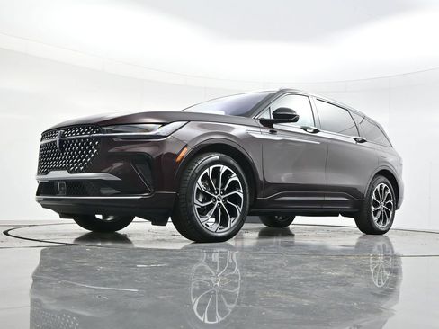 Used 2025 Lincoln Nautilus Reserve AWD/4WD image 49