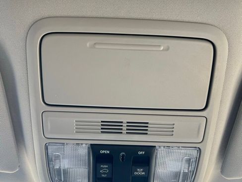 Used 2025 Honda Odyssey EX-L image 32