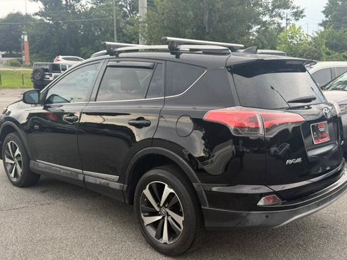 Used 2017 Toyota RAV4 XLE FWD image 6