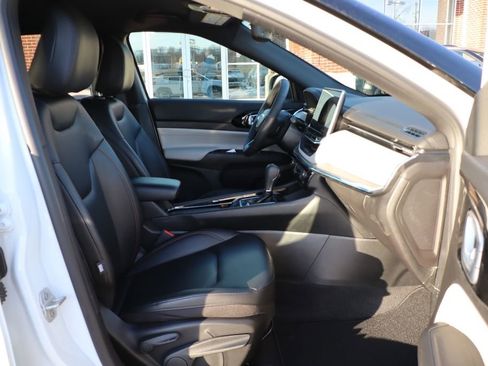 Used 2024 Jeep Compass Limited image 39