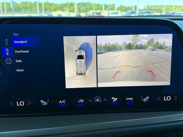 Used 2025 Chevrolet Traverse LT w/ Driver Confidence Package AWD/4WD image 25