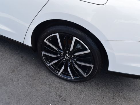 Used 2024 Honda Accord Touring image 9