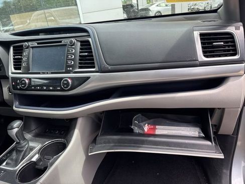 Used 2016 Toyota Highlander XLE AWD/4WD image 34
