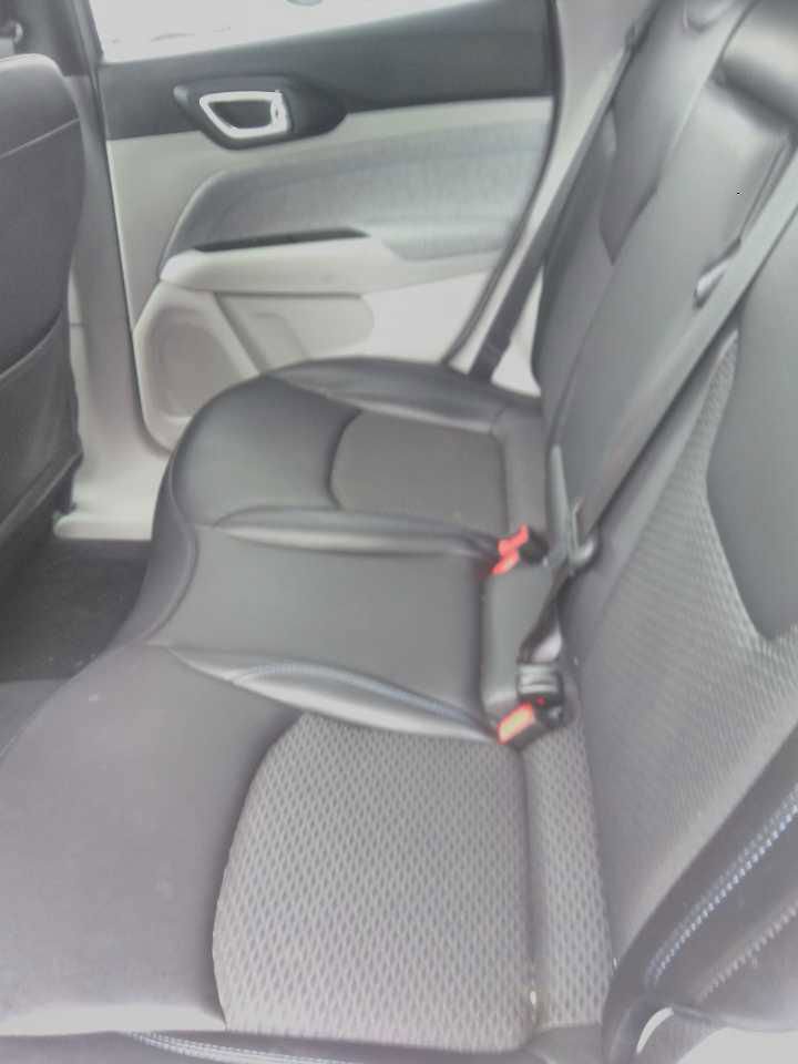 Used 2023 Jeep Compass Latitude AWD/4WD image 3