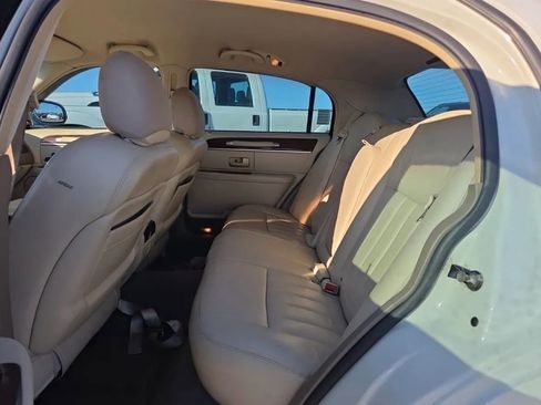 Used 2003 Lincoln Town Car Executive image 5
