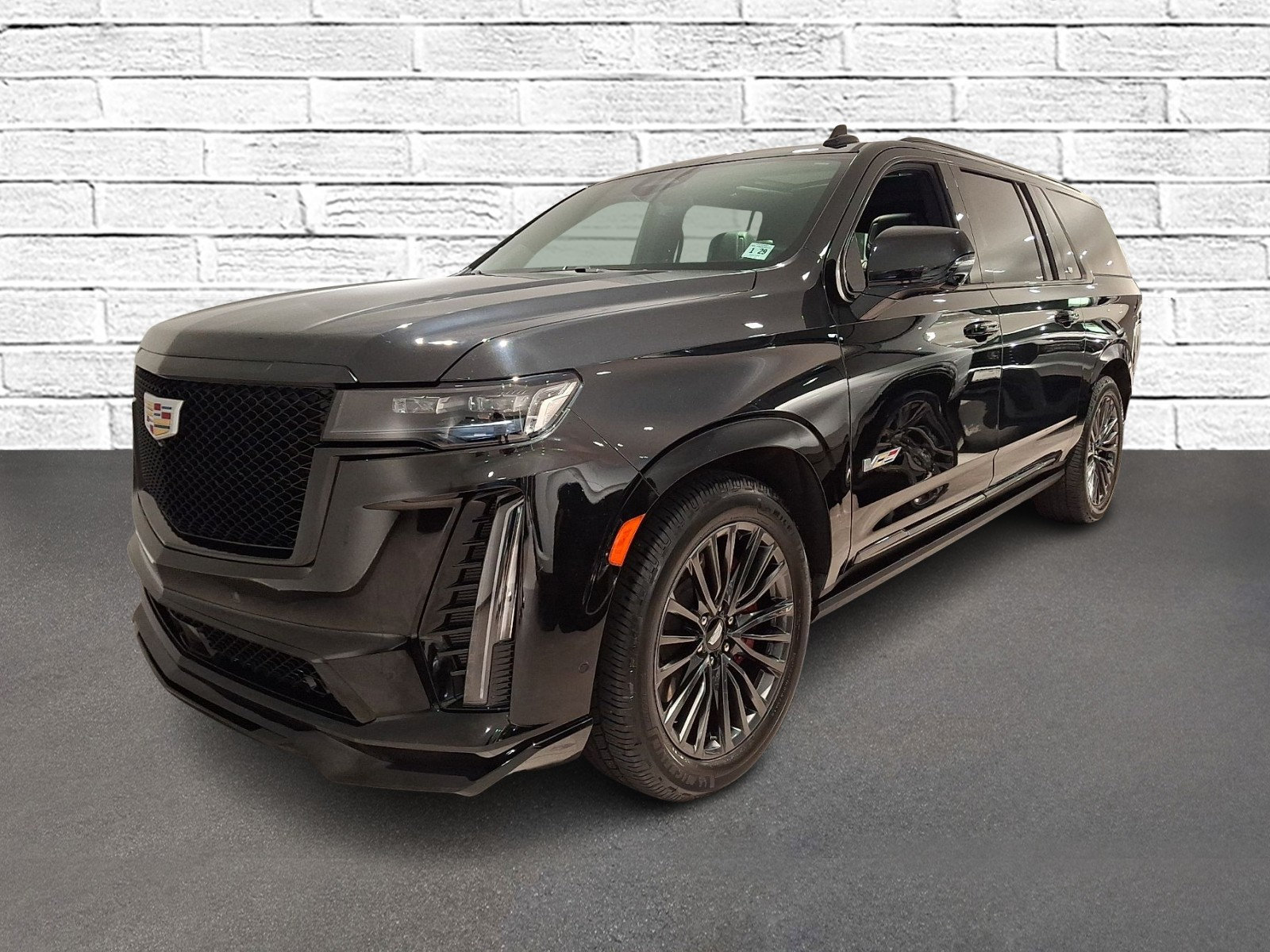 Certified 2023 Cadillac Escalade ESV V AWD/4WD image 2
