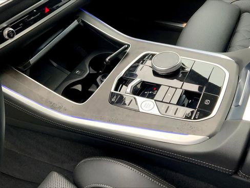 Used 2024 BMW X5 xDrive40i w/ Premium Package image 12