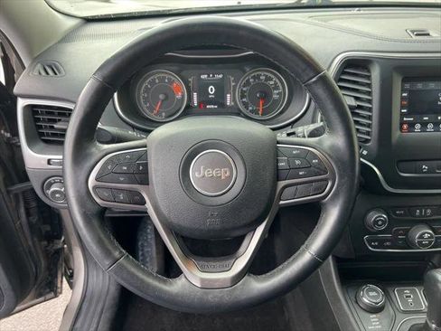 Certified 2019 Jeep Cherokee Latitude Plus w/ Comfort/Convenience Group image 12