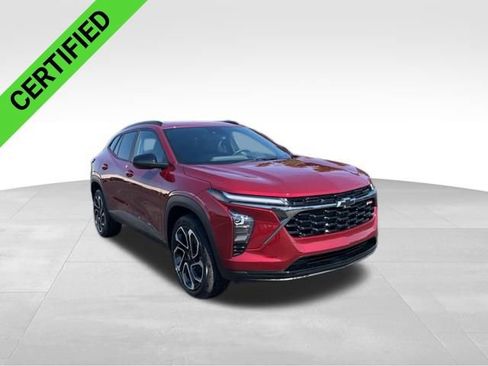Certified 2025 Chevrolet Trax RS w/ Sunroof Package FWD image 8