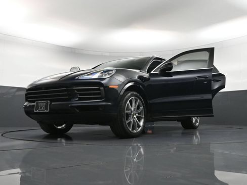 Certified 2023 Porsche Cayenne AWD/4WD image 37