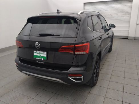 Used 2023 Volkswagen Taos SE w/ Panoramic Sunroof Package FWD image 9