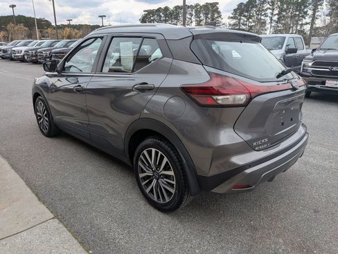 Used 2022 Nissan Kicks SV image 4