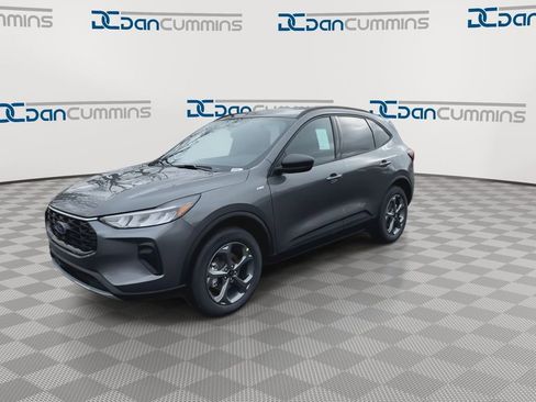 New 2025 Ford Escape ST-Line w/ Cold Weather Package image 4