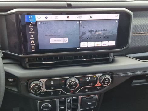 Used 2025 Jeep Gladiator Mojave AWD/4WD image 13