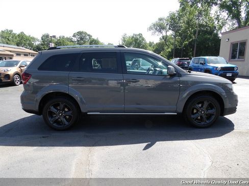 Used 2019 Dodge Journey Crossroad AWD/4WD image 4