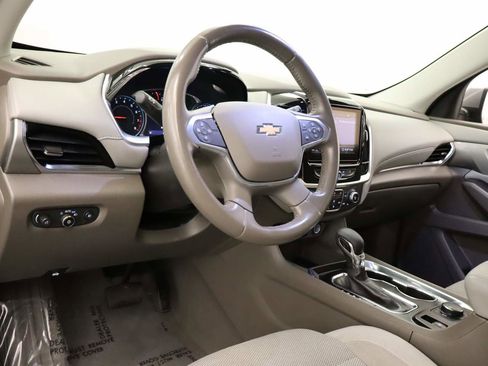 Used 2021 Chevrolet Traverse LT image 14