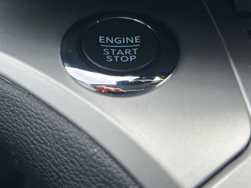 Used 2022 Ford Explorer XLT w/ Equipment Group 202A image 27