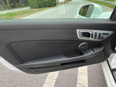 Used 2015 Mercedes-Benz SLK 250 w/ Premium Package image 25