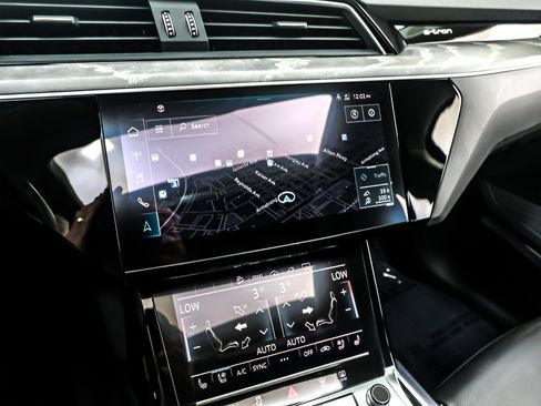 Used 2024 Audi Q8 e-tron Premium Plus image 21