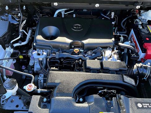 Used 2020 Toyota RAV4 XLE image 32