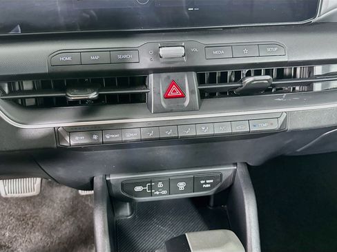 Used 2025 Kia K4 FWD image 23