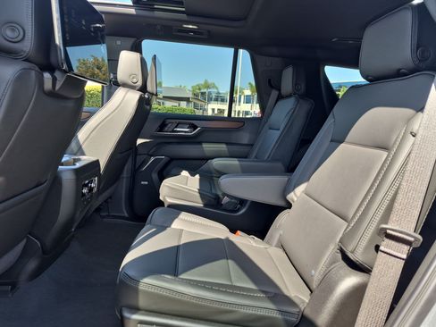 New 2026 GMC Yukon Denali w/ Denali Reserve Package AWD/4WD image 25