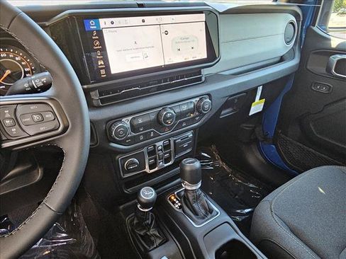 New 2025 Jeep Gladiator Sport image 12