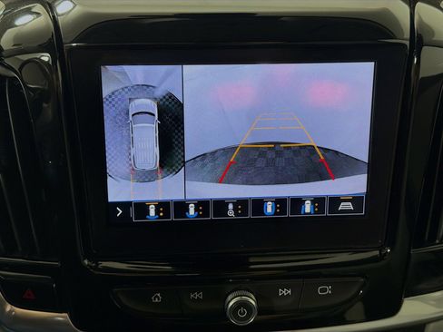 Used 2021 Chevrolet Traverse Premier FWD image 18