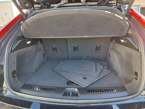 Used 2019 Cadillac XT4 Premium Luxury image 24