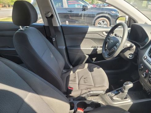 Used 2022 Hyundai Accent SE FWD image 5
