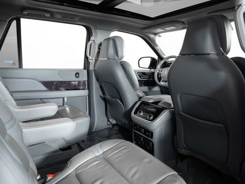 Used 2021 Lincoln Navigator L Reserve image 22
