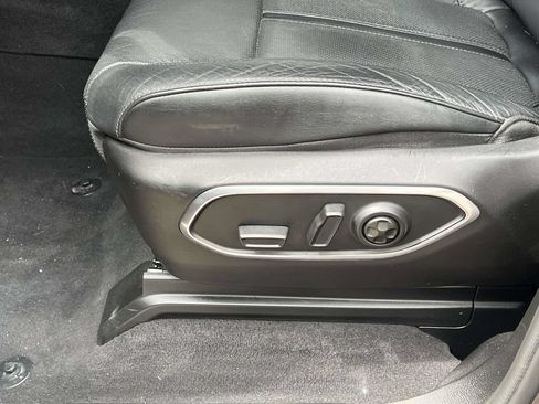 Certified 2024 Jeep Wagoneer L Series II w/ Flexible Seating Group AWD/4WD image 24