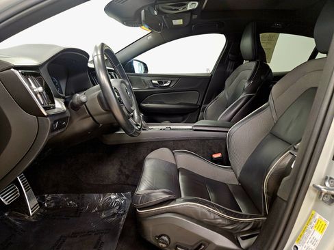 Used 2021 Volvo S60 T5 R-Design image 8