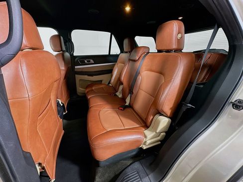 Used 2017 Ford Explorer XLT image 27