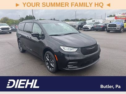 New 2026 Chrysler Pacifica Limited w/ S Appearance Package
