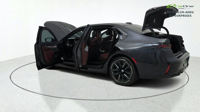 Used 2025 BMW i7 eDrive50 w/ M Sport Package RWD image 17