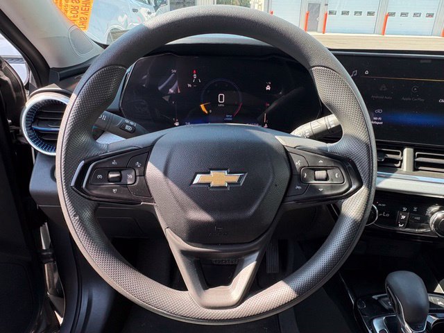 Used 2025 Chevrolet Trax LT FWD image 10