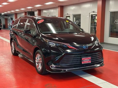 Certified 2024 Toyota Sienna XLE w/ XLE Plus Package AWD/4WD image 2